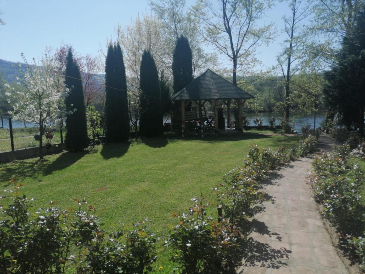 Apartman Kapetana luka Ljubovija Bagian luar foto